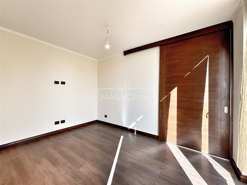 Casa En Venta De 4 Dorm. En Colina