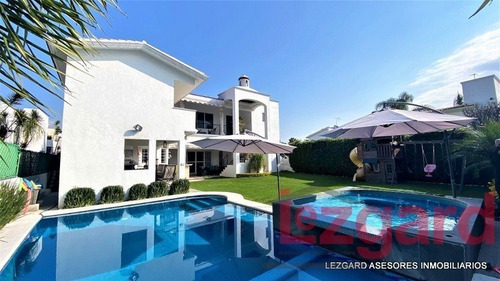 ¡vive El Lujo En Lomas De Cocoyoc! Casa En Venta Con Todas Las Comodidades.