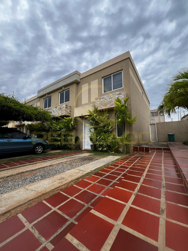 Ecv-1650 Zona Norte Tonwhouse Villa Aquanorte Sector Isla Dorada