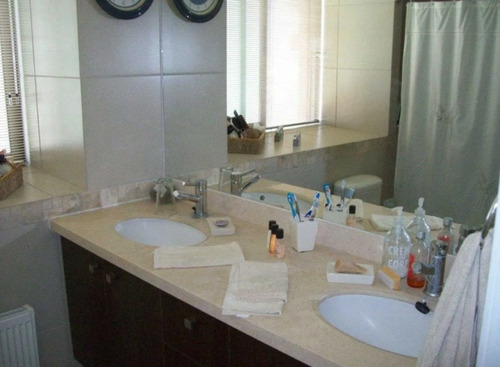 Casa En Venta De 4 Dorm. En Lo Barnechea