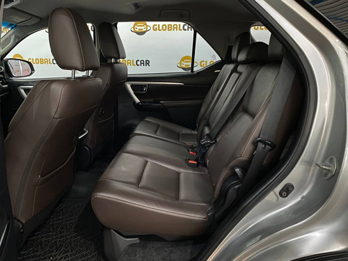Imagem 5 de 10 de Toyota Hilux Sw4 2.8 Srx 4x4 7 Lugares 16v Turbo