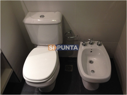 Imagen 24 de 30 de Apartamento En Brava, 2 Dormitorios Alquiler