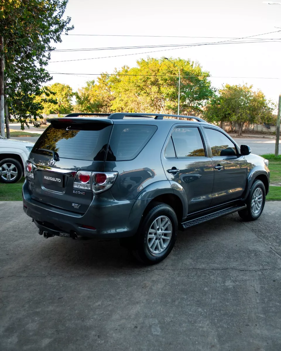 Toyota Hilux 3.0 I Srv Cab Doble At 4x4 Cuero