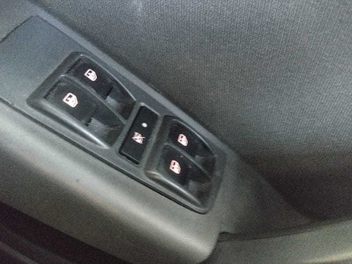 Imagem 12 de 15 de Fiat Siena Attractiv 1.4 2013