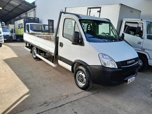 Iveco Daily 35s14 2018 Com Ar Condicionado Carroceria