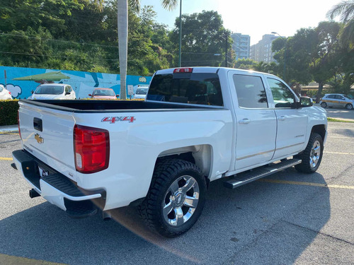 Imagen 5 de 15 de Chevrolet Cheyenne 2017 5.4 2500 Doble Cab Ltz 4x4 At