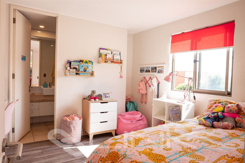 Casa En Arriendo De 5 Dorm. En Colina