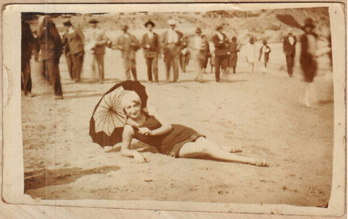 Cartão Postal Vintage Jovem De Maiô Na Praia 1930