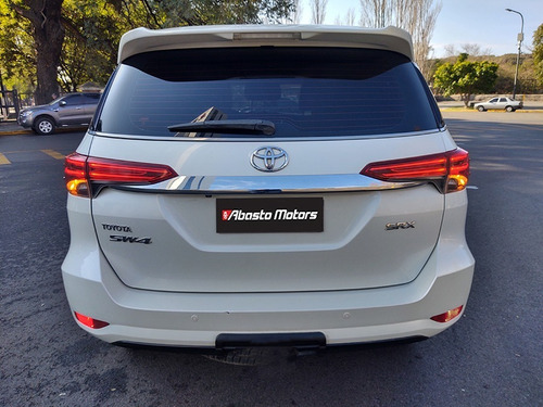 Imagen 5 de 25 de Toyota Hilux Sw4 2016 Srx 4x4 At 7 Asientos Abasto Motors