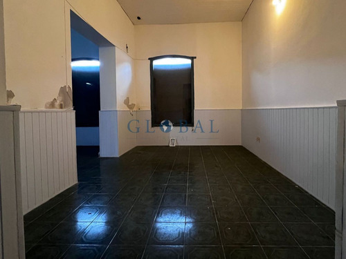 Dos Locales En Ciudad Vieja A Pasos Del Mercado Del Puerto Calle Cerrito