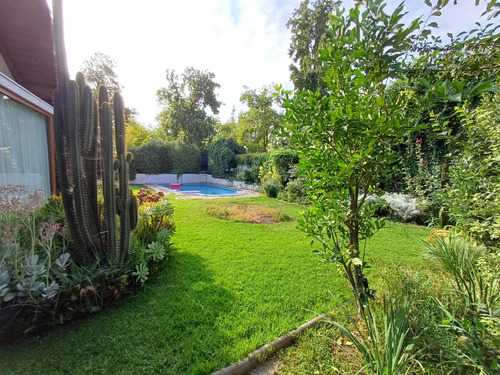 Estupenda Casa De 2 Pisos En Tranquilo Sector La Dehesa