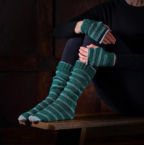 Imagen 2 de 4 de Harry Potter Guantes Y Calcetines Slytherin Kit Hazlos Tu