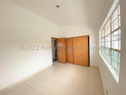 Imagen 16 de 20 de Casa En Venta En Santa Cecilia - Calle Cerrada.