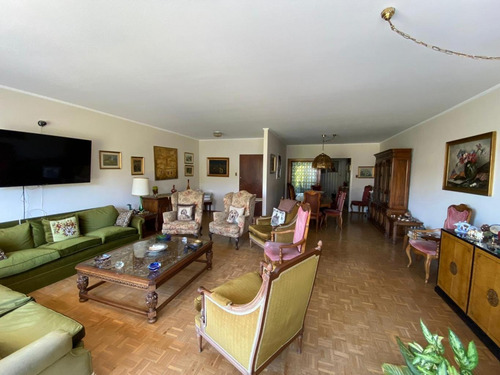 Venta De Apartamento 3 Dormitorios, 2 Garages En Villa Biarritz.