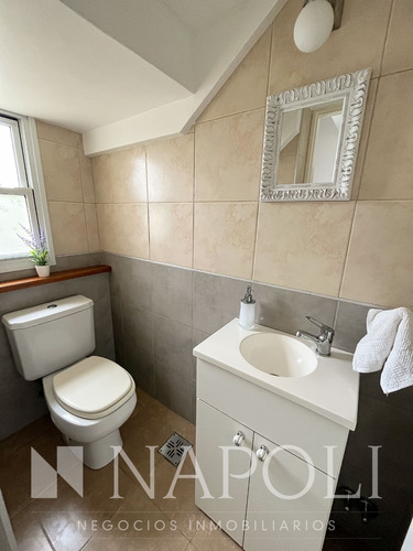 Venta De Casa Tipo Dúplex, Barrio Los Robles En Monte Grande