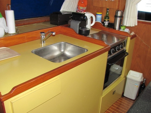 Trawler De Acero Naval Retasado. Impecable