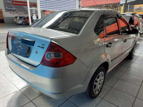 Imagem 5 de 11 de Ford Fiesta Sedan 1.6 Flex 2006 Com Direção Hidraulica