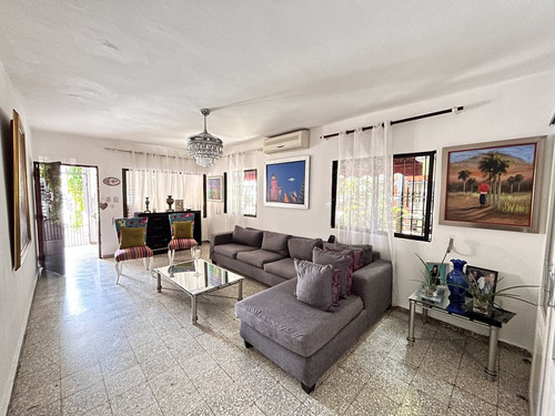Casa En Venta En El Millon De 4 Habitaciones