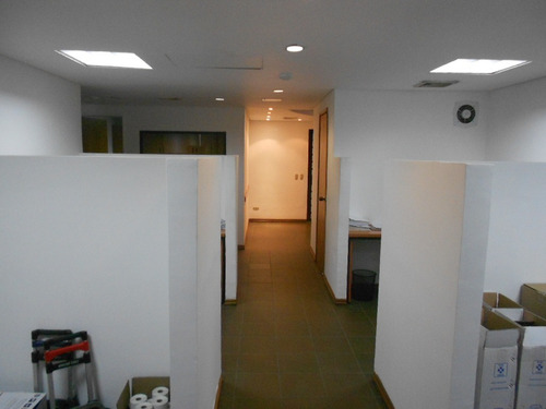 Vendo Oficina De 125 M2. Edificio Gerencial Quorum, Los Ruices.