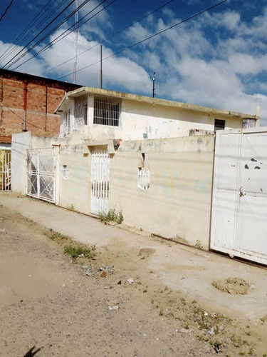 Imagen 14 de 16 de Casa Comercial En Toda La Av. C2 Frente A La Iglesia San Tarciso Vanessa Suarez