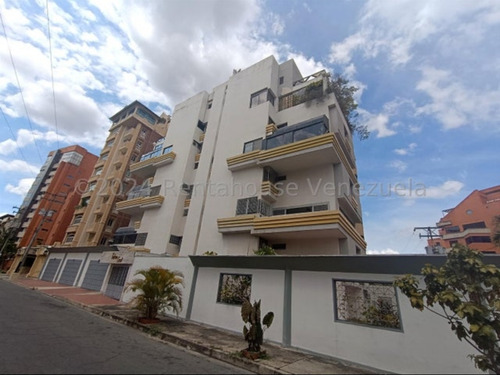 Penthouse En Venta En Urb El Bosque. 24-19585 Cm