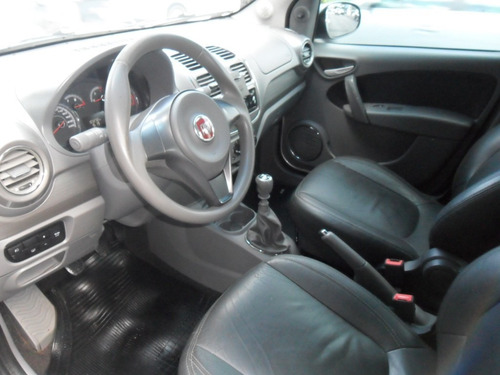 Fiat Grand Siena Essence 1.6 Prata 2014