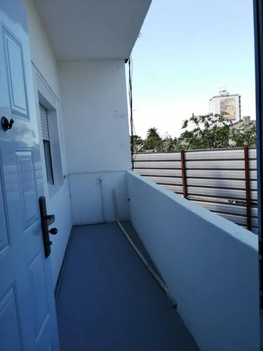 Alquiler Casa Buceo 2 Dormitorios Balcon