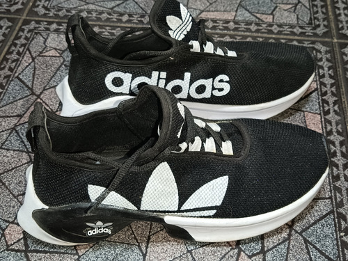 Zapatilla adidas (no Son Originales)