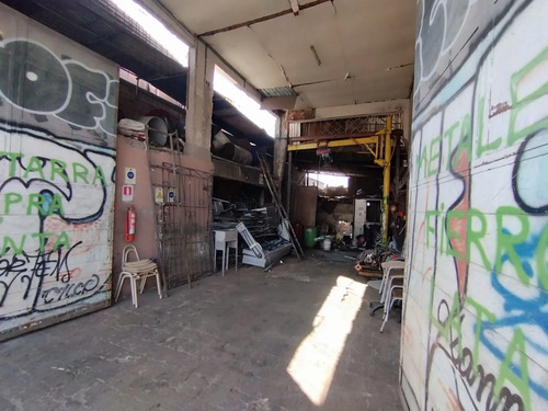Se Vende Propiedad Comercial En Avenida Santa Rosa.