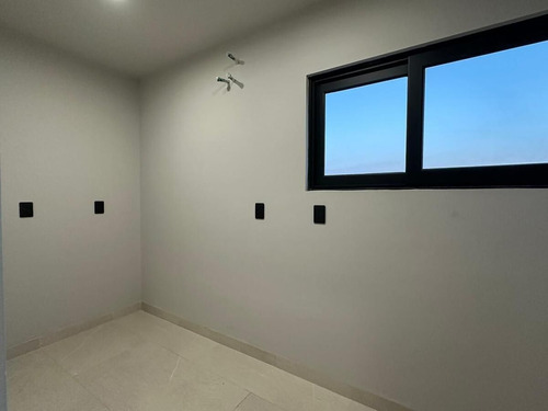 Se Vende Hermosa Residencia Con Diseño De Autor En Lomas De Juriquilla