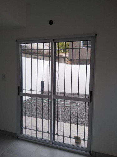 Imagen 9 de 16 de Dúplex De 3 Ambientes Con Patio Y Cochera En Ituzaingó Norte