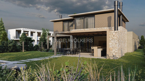 Espectacular Casa En Construcción En Barrio Los Olivos De Los Horneros Id 6109