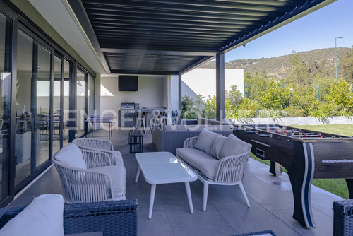 Mediterránea En Condominio Con Seguridad