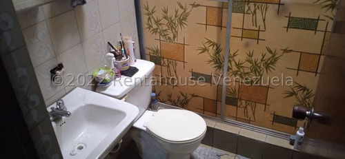 Imagen 12 de 13 de Se Vende Casa En Una De Las Mejores Zonas Residenciales Y Comerciales De La Ciudad. 04165613046. Mls 23-6419