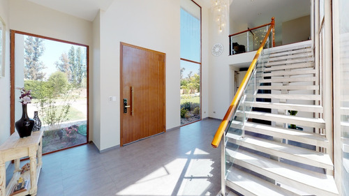 Casa De Lujo, Condominio Santa Teresita De Lisieux