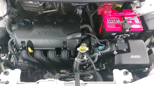 Toyota Yaris 1.5 SEDAN PREMIUM MT