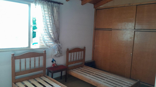 Casa En Venta Dos Pisos, 4 Dorm. Sexta Sección