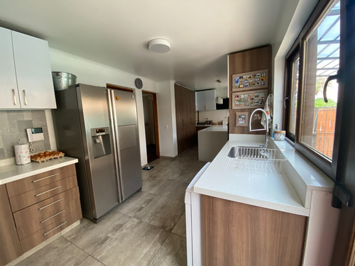 Gran Casa Nororiente Luminosa En Condominio, Carlos Ossandon