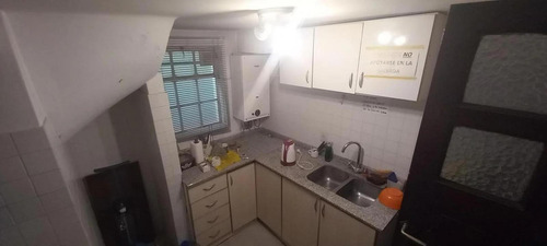 Ph En Venta - 4 Dormitorios 3 Baños - Flores