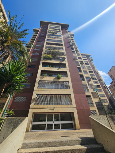 Venta Amplio E Iluminado Apartamento Ph Duplex En El Paraiso, 3 Puestos Estacionamiento