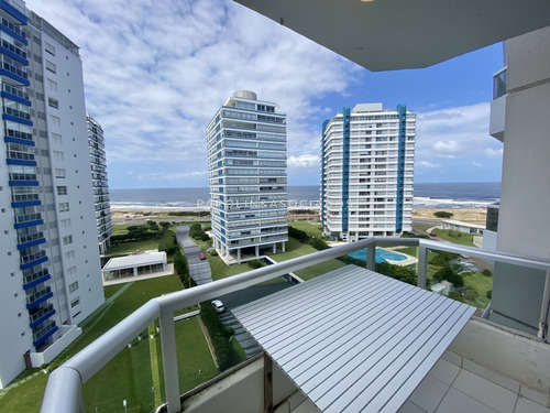 Imagen 2 de 24 de Venta De Apartamento De 2 Dormitorios En Edificio Torre Marina Punta Del Este