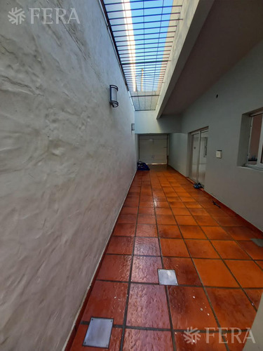 Venta De Casa De 4 Ambientes Con Cochera En Wilde