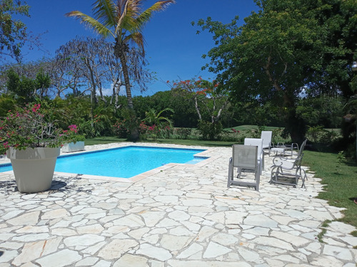 Venta De Villa En Juan Dolio, Metro Country Club. 