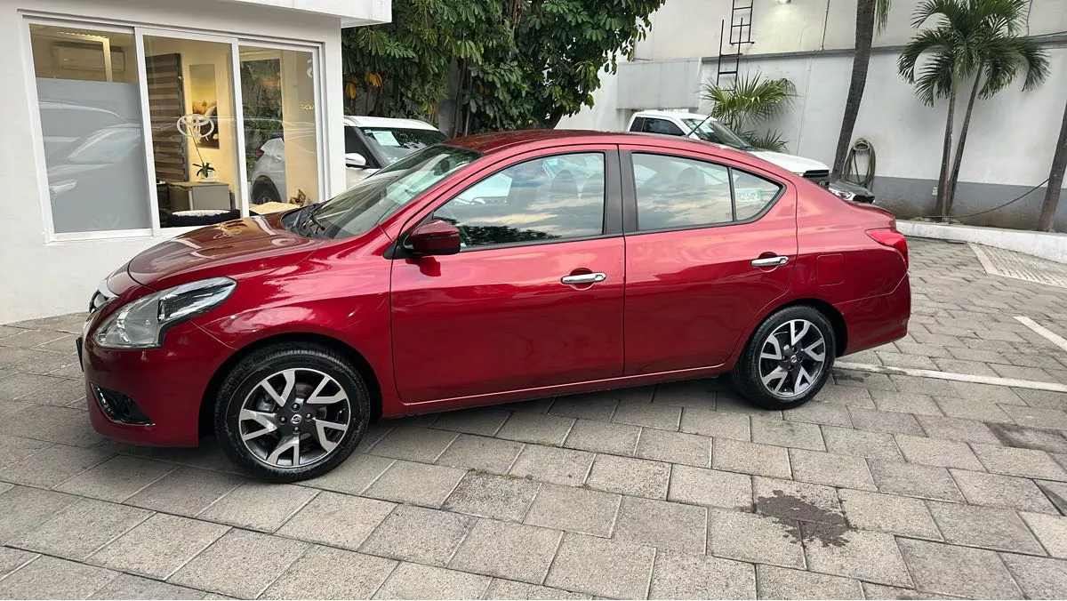 Nissan Versa 1.6 Exclusive Navi At