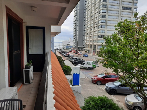 Apartamento En Centro Lafayette De 2 Dormitorios Y Cochera.- Ref: 5660
