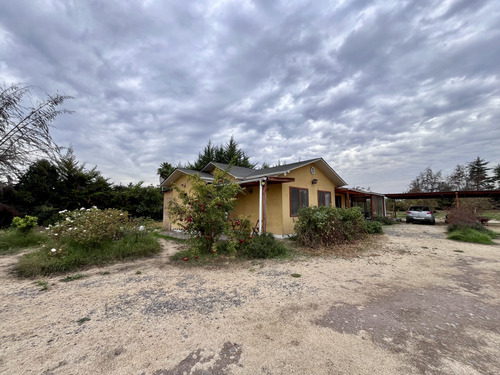 Casa Cómoda Con Plantación De Nogales En Producción