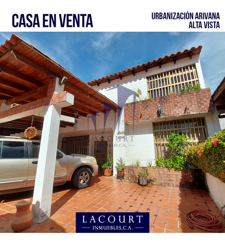 En Venta. Hermosa Casa Dos Niveles Ubicada En La Urb. Arivana - Alta Vista #va