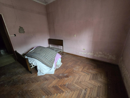 Venta Gran Lote De 10 X 37,45 Con Casa A Reciclar Y Galpón