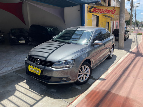 Volkswagen Jetta 2.0 Comfortline Flex 4p Automática