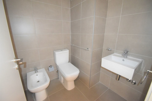 Apartamento En Venta De 2 Dormitorios En Barrio Sur